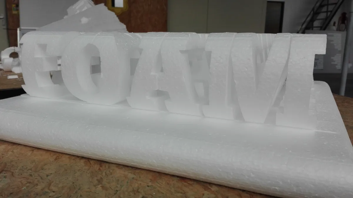 Ambigram · FOAM / CUBE — reales Schnittfoto