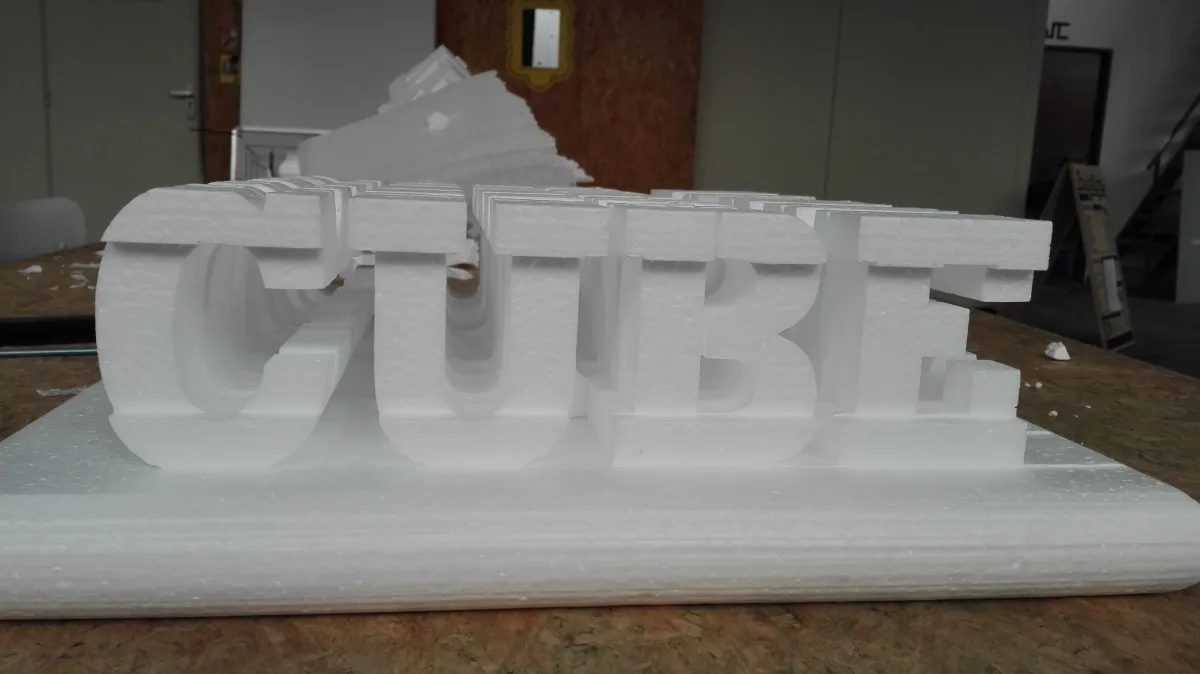 Ambigram · FOAM / CUBE — reales Schnittfoto